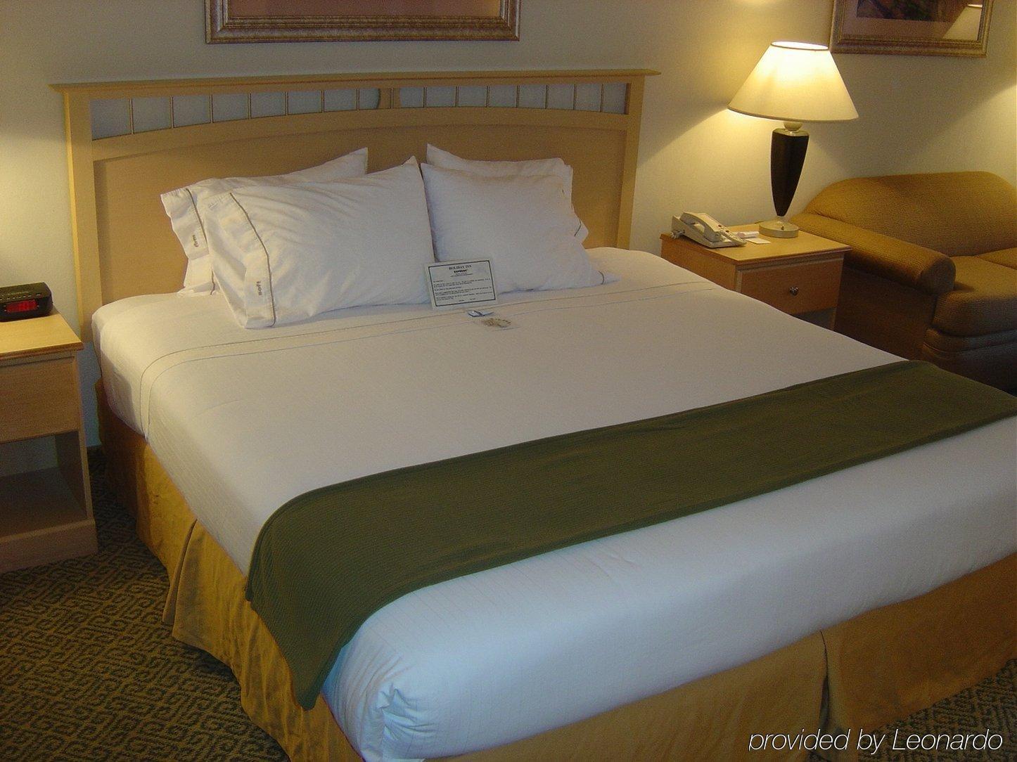 Holiday Inn Express Hotel & Suites Raleigh North - Wake Forest By Ihg Værelse billede
